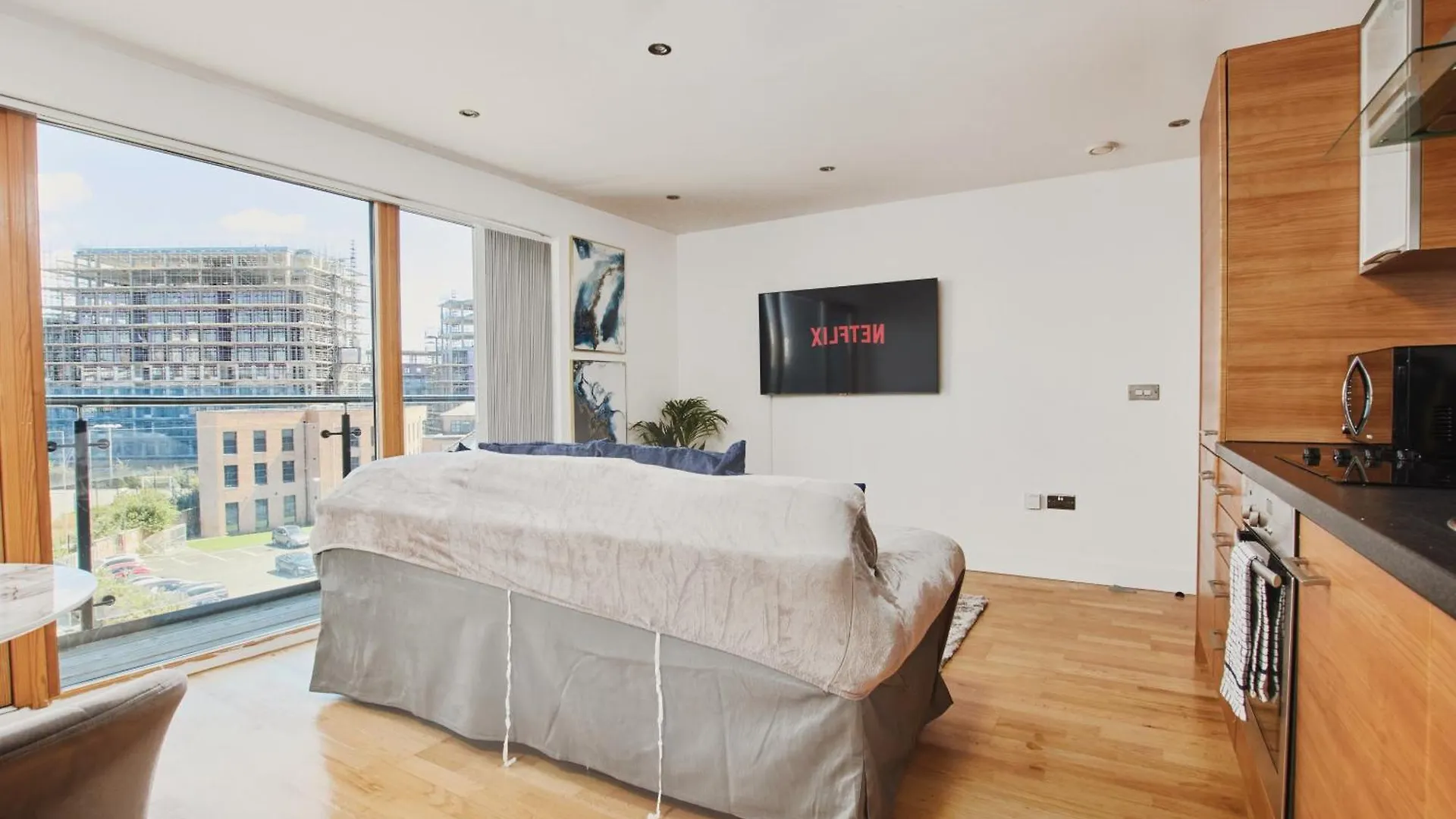 King Deluxe City Apt Large Space& Free Parking! No Balcony Leeds  0*, Leeds (West Yorkshire) United Kingdom