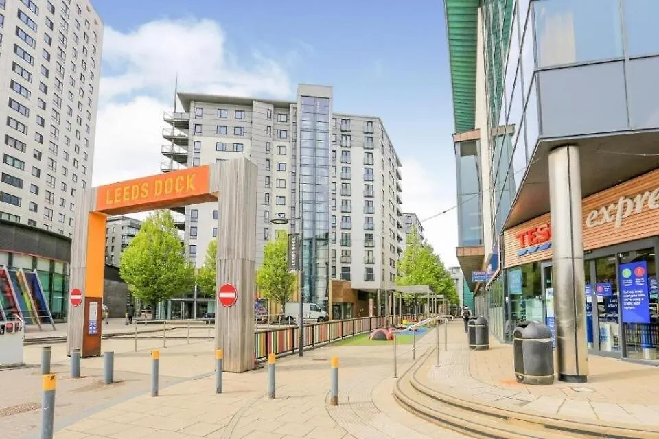 King Deluxe City Apt Large Space& Free Parking! No Balcony Leeds  0*, Leeds (West Yorkshire)
